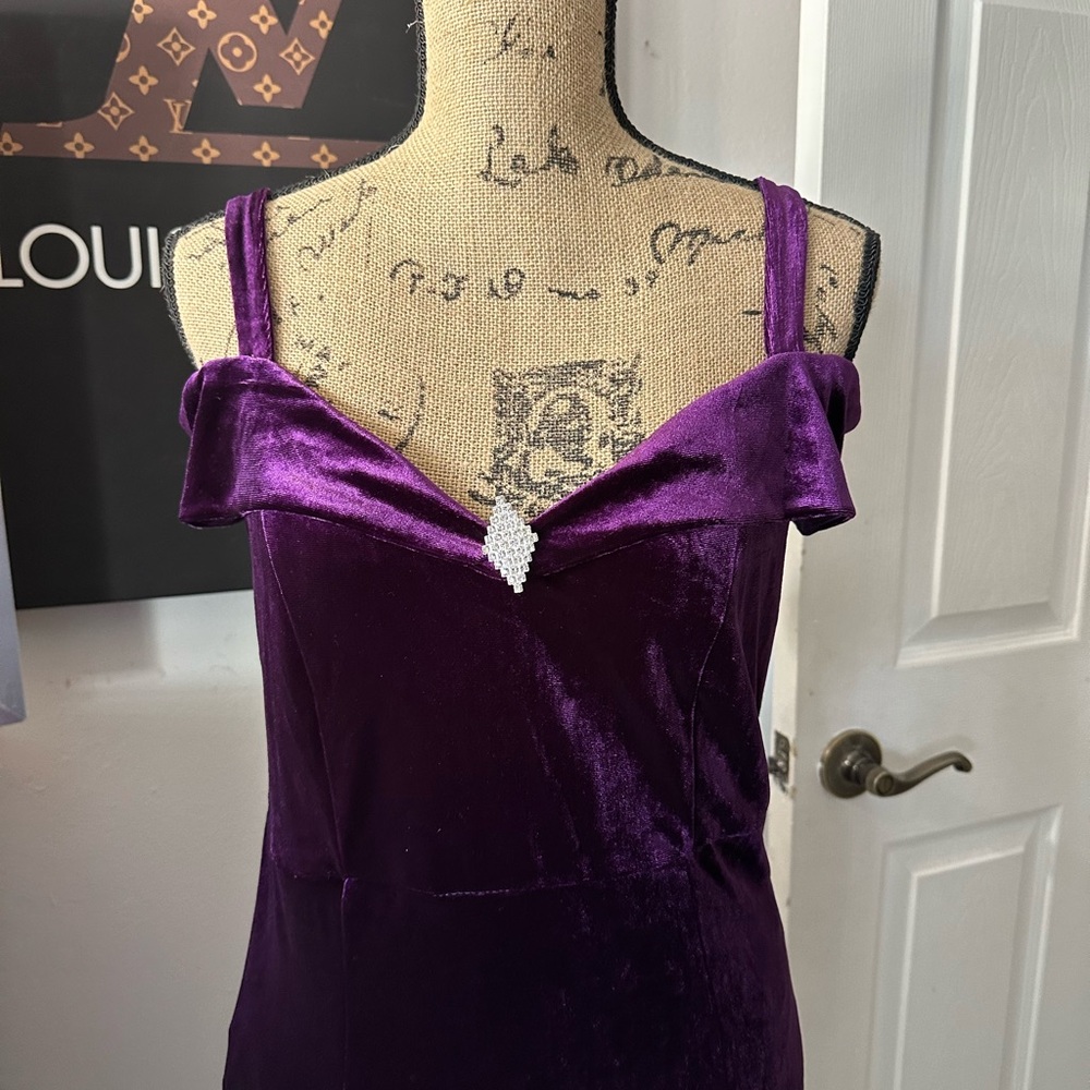 🆕Candalite Purple Velvet Gown - Picture 3 of 15